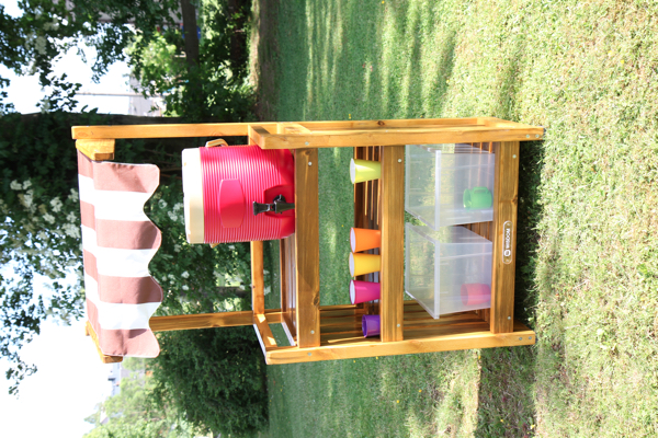 Getränkestation für Kinder, mit Markise, aus Holz, Outdoor