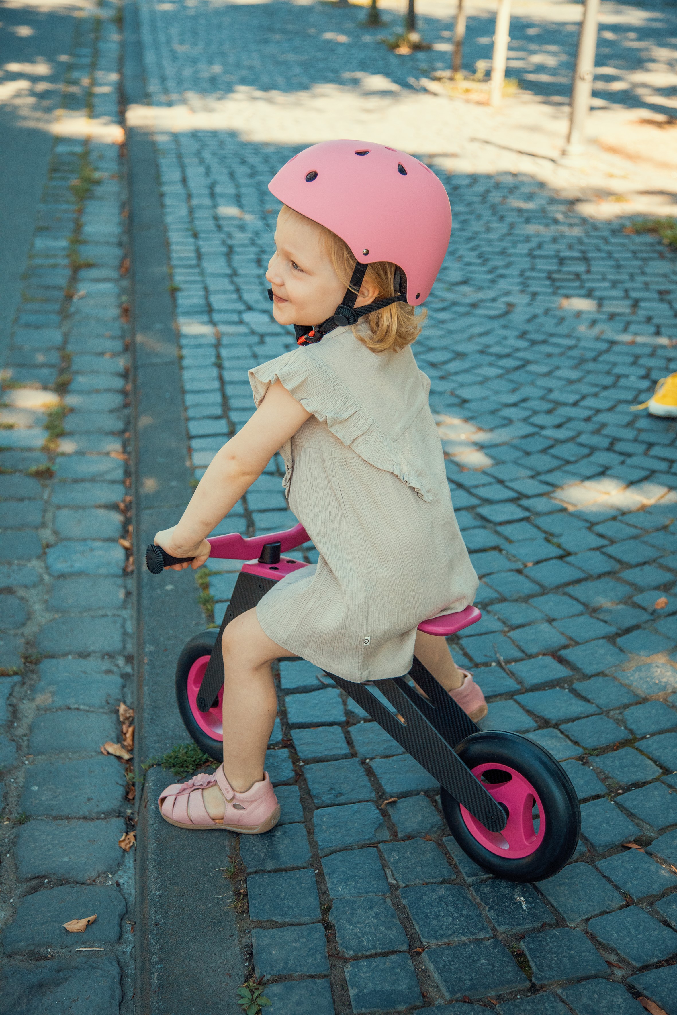 Laufrad "Caborunner", mit zwei Rädern, aus Carbon und Holz, pink/schwarz, ab 2 Jahre