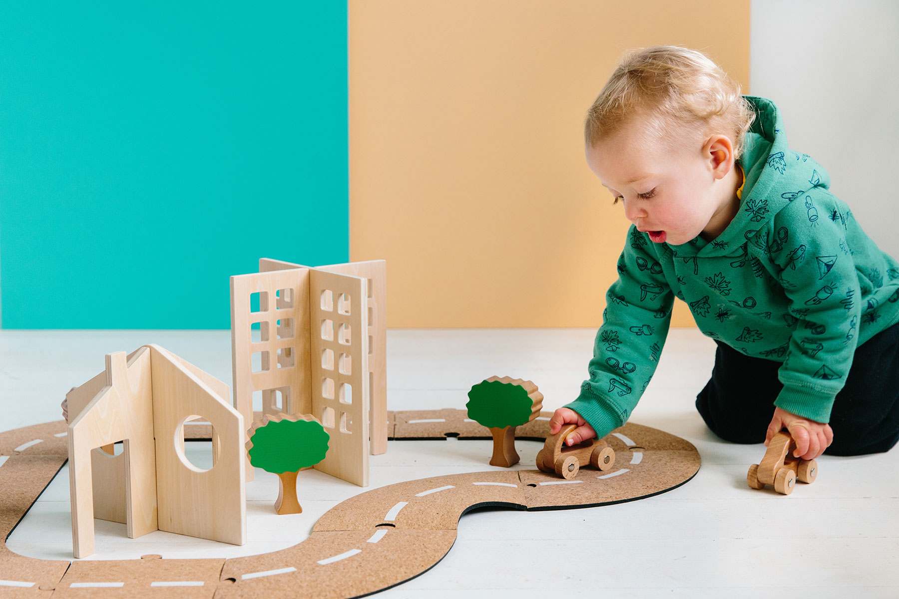 Holzbausteine-Set, Straßen und Häuser, steckbar, natur, 17-teilig