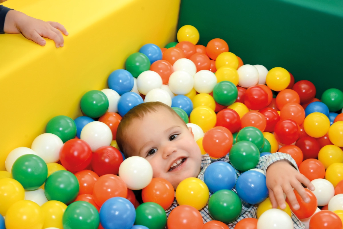 Ballbad Bambino, Qualitäts-Kunstleder, bunt, Krippe, 140 x 140 x 40 cm