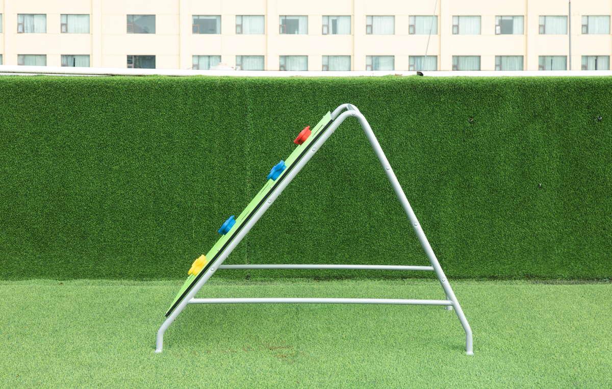 Kletterdreieck, mit Kletterwand und Sprossen, Outdoor