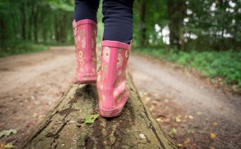 Jeden Tag auf Kinderbeinen durch den Wald