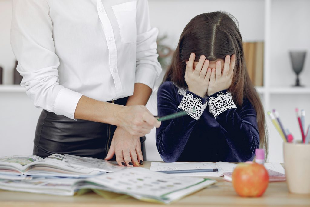 Mädchen weint - Präkrastination - Spielundlern.de