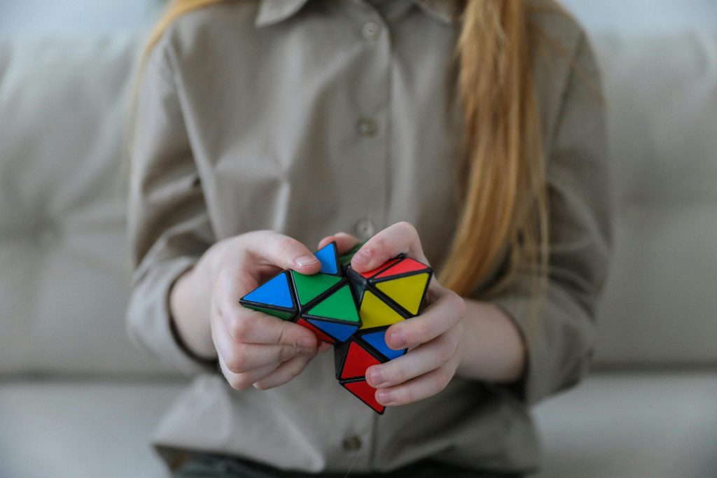 besonderer Zauberwürfel - Logikspiele für Kinder ab 3 - Spielundlern.de