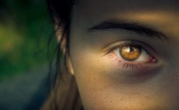 Mädchengesicht aus Nahaufnahme - Fokussieren lernen - Spielundlern.de