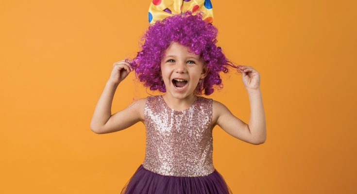 Mädchen verkleidet zum Fasching oder Karneval.