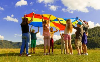 Outdoorspiele für Kinder.