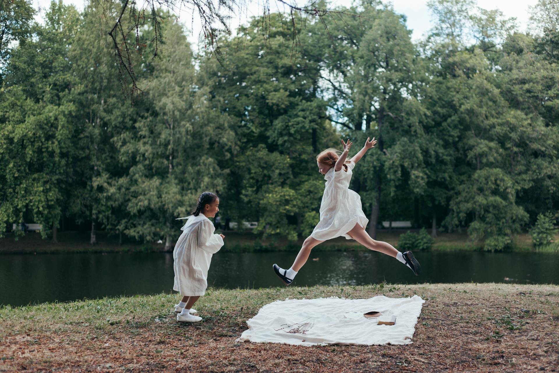 Hüpfspiel - Gleichgewicht üben mit Kindern - Spielundlern.de