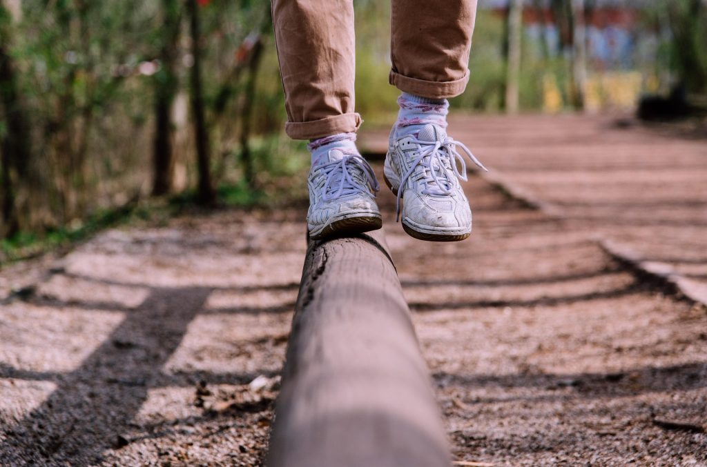 Balance fördern bei Kindern.